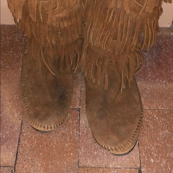 Minnetonka fringe moccasins - Picture 5 of 6